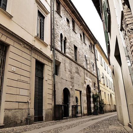Casa Del Pittore - Elegante Appartamento Del 1200 - Centro Storico 코모 외부 사진