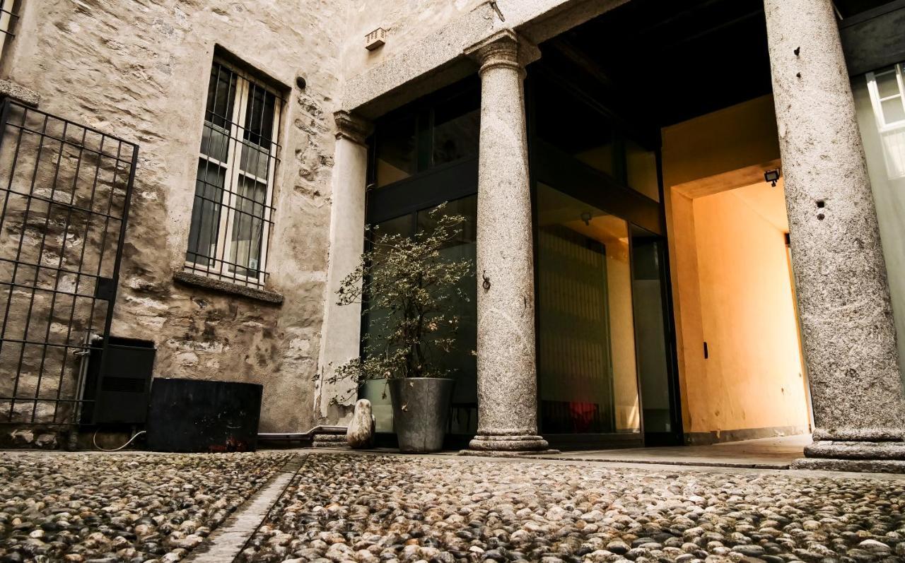 Casa Del Pittore - Elegante Appartamento Del 1200 - Centro Storico 코모 외부 사진