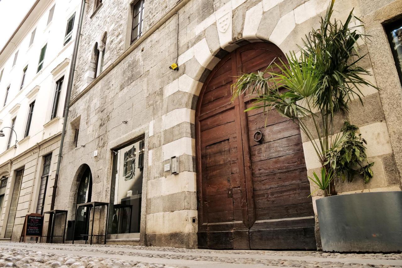 Casa Del Pittore - Elegante Appartamento Del 1200 - Centro Storico 코모 외부 사진